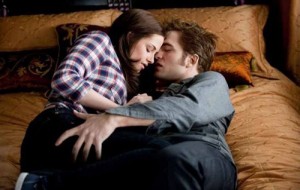 Bella & Edward kissing