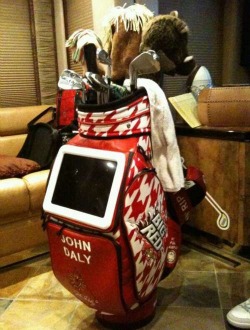cool-golf-bag-with-tv