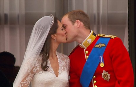 prince-william-kate-middleton-wedding-kiss